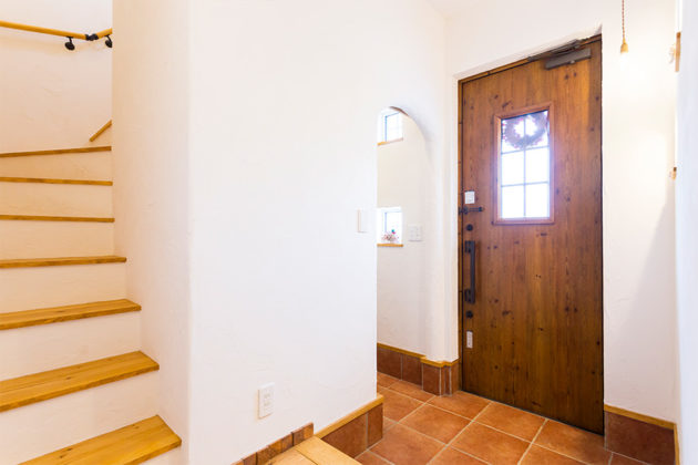 明るい玄関で気持ちも晴れやかに