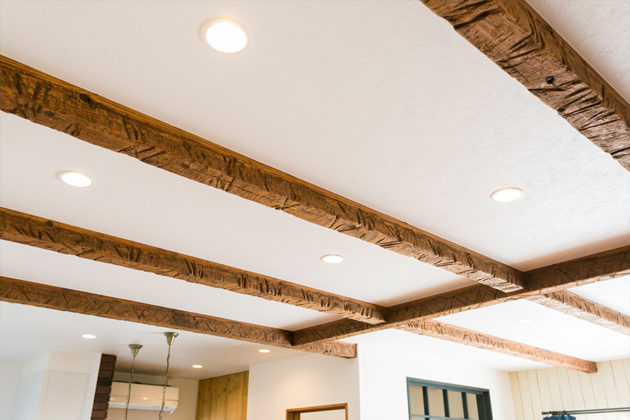 エイジング加工の化粧梁