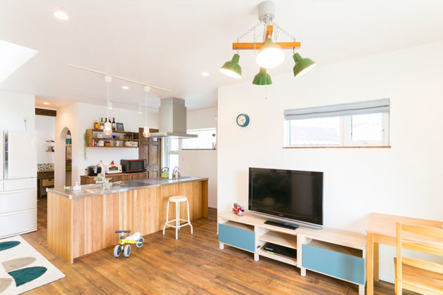 キッチンはフルフラットの対面式