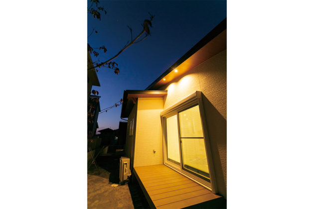 夕暮れはデッキで一息。落ち着きます。
